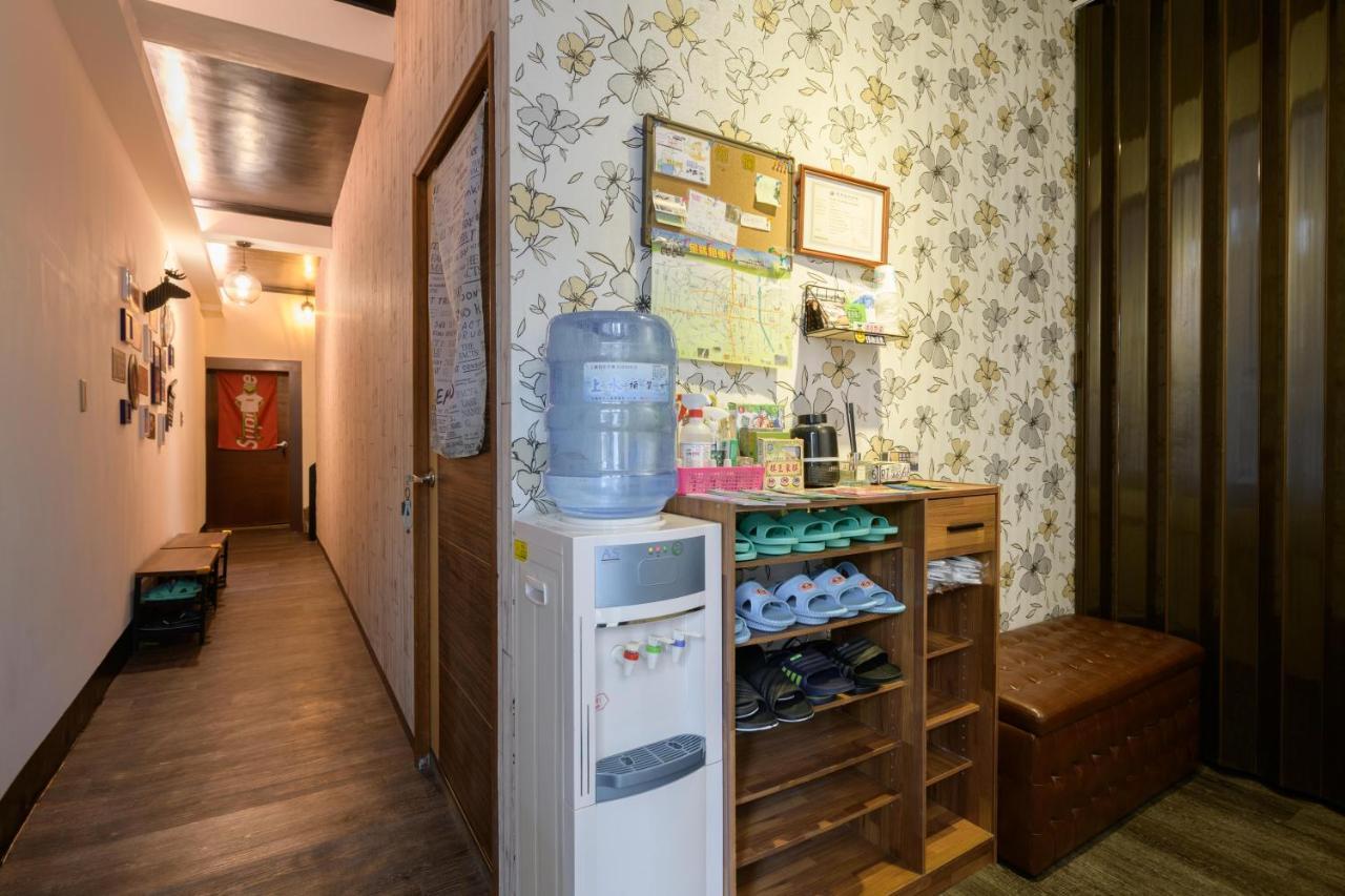 羅東夜市 小宅一生民宿 Night Market Small House Lifetime Hotel Luodong Exterior photo