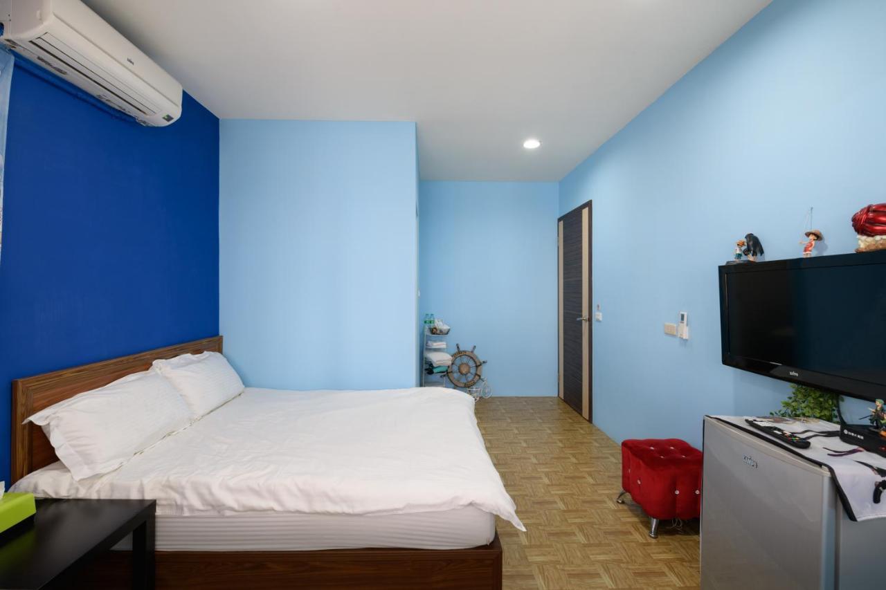 羅東夜市 小宅一生民宿 Night Market Small House Lifetime Hotel Luodong Exterior photo