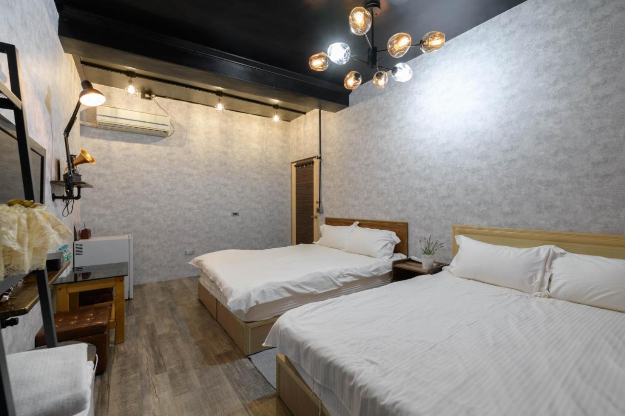 羅東夜市 小宅一生民宿 Night Market Small House Lifetime Hotel Luodong Exterior photo