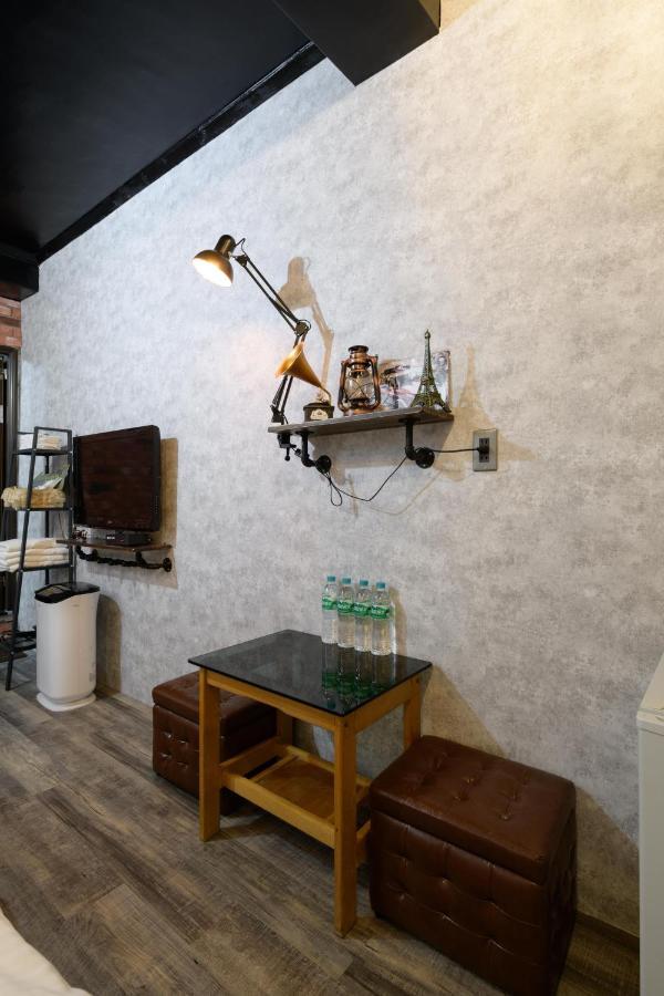羅東夜市 小宅一生民宿 Night Market Small House Lifetime Hotel Luodong Exterior photo