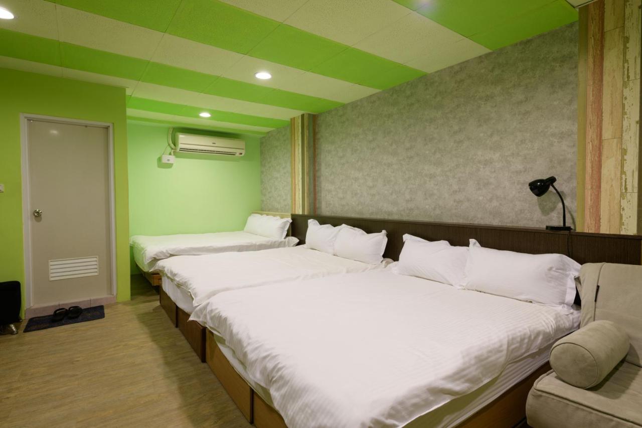 羅東夜市 小宅一生民宿 Night Market Small House Lifetime Hotel Luodong Exterior photo