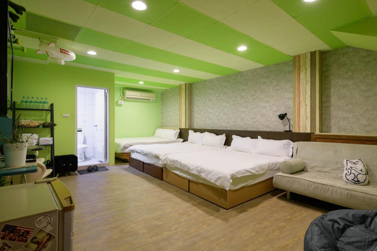 羅東夜市 小宅一生民宿 Night Market Small House Lifetime Hotel Luodong Exterior photo