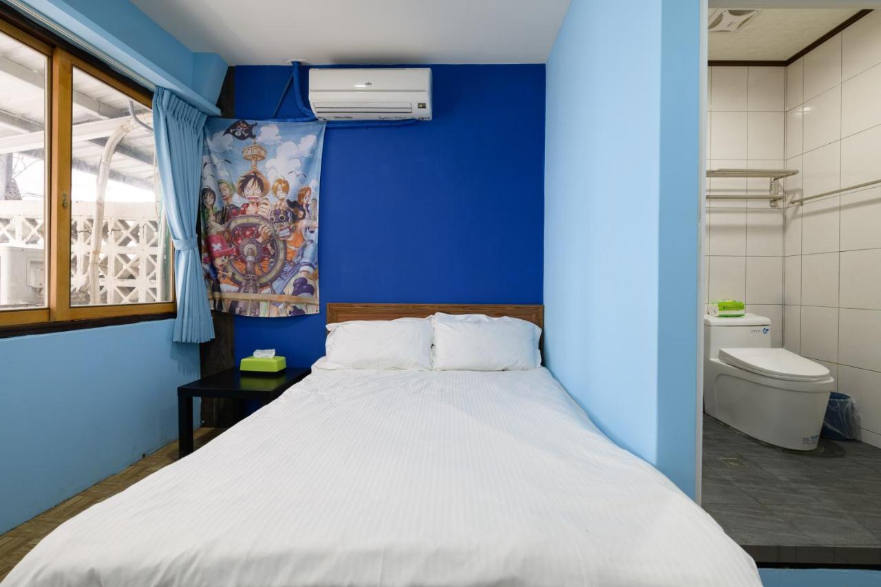 羅東夜市 小宅一生民宿 Night Market Small House Lifetime Hotel Luodong Exterior photo