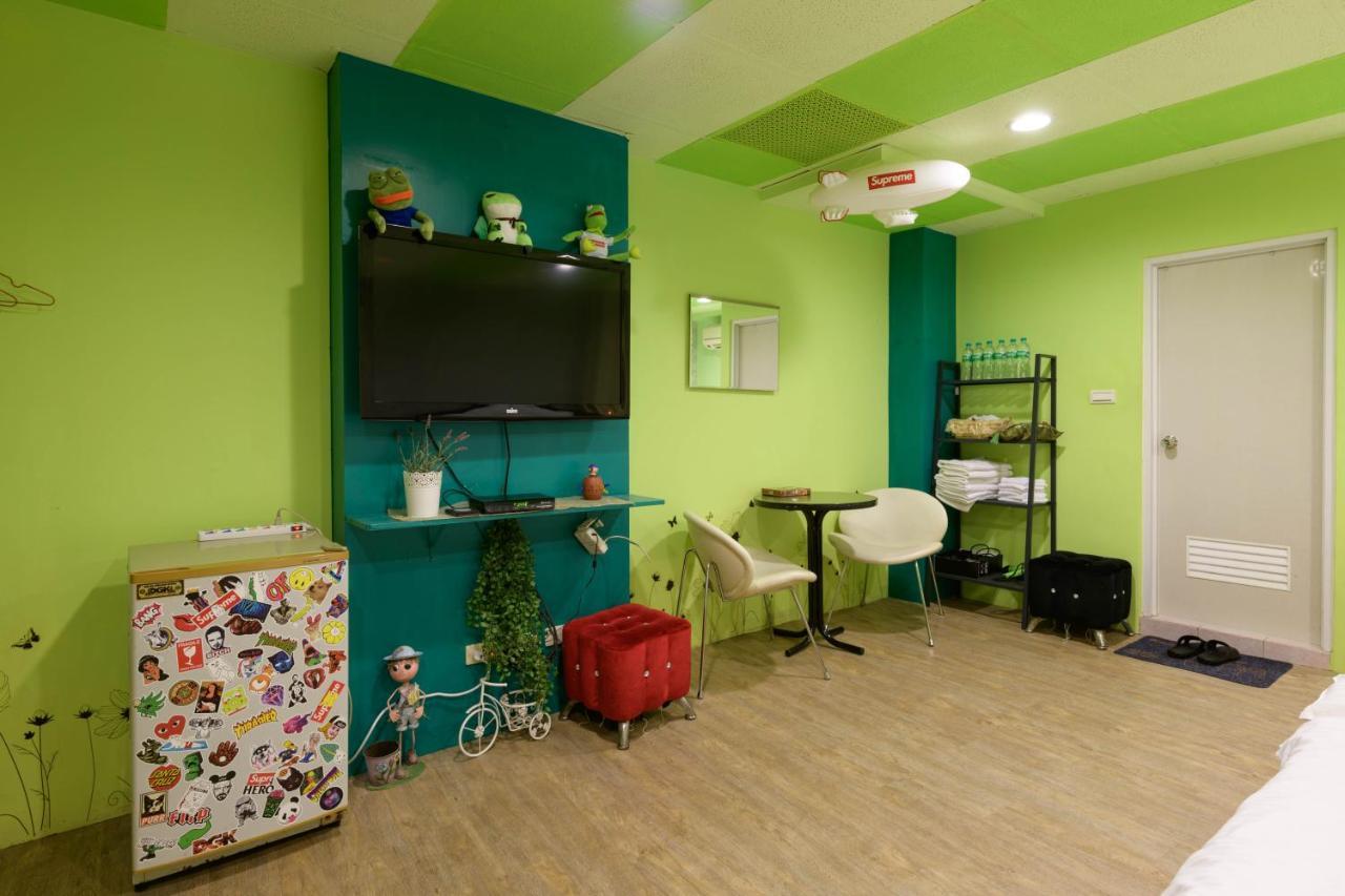 羅東夜市 小宅一生民宿 Night Market Small House Lifetime Hotel Luodong Exterior photo