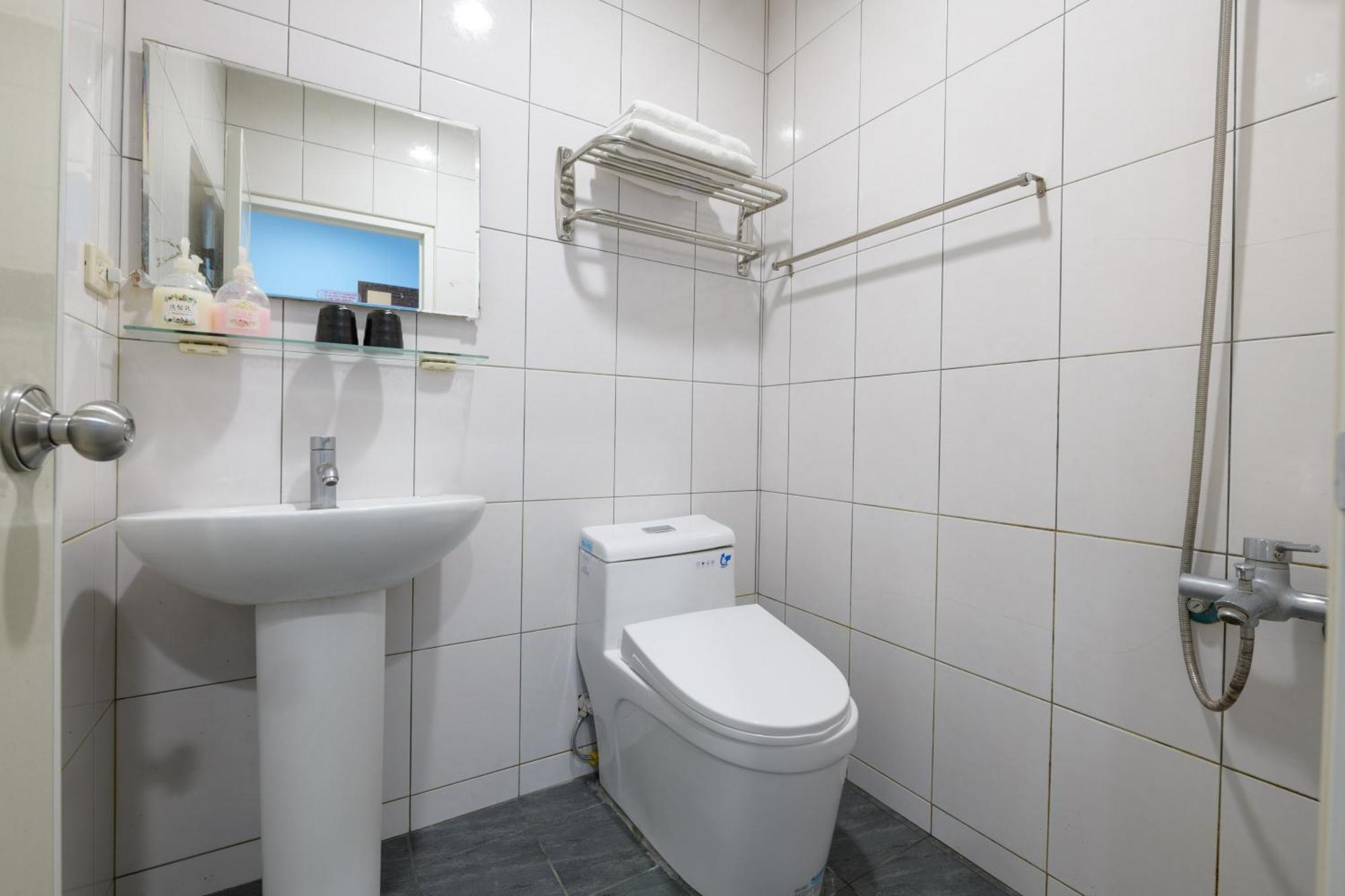 羅東夜市 小宅一生民宿 Night Market Small House Lifetime Hotel Luodong Room photo